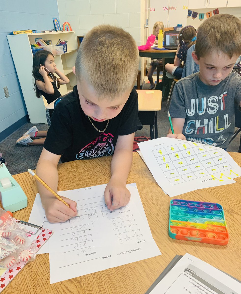 Summer school doesn’t stop reading groups! ☀️📝📖 #METeach <a href="/IMSEOG/">Institute for Multi-Sensory Education</a>