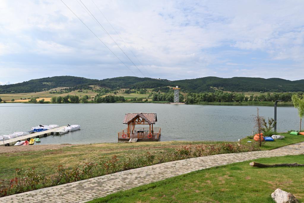 Alinuraktas70's tweet image. Şehrimizin turizm pastasından aldığı payı büyütecek, Bursa’mızın yüz akı olacak, vizyoner turizm yatırımlarından “NEFES Dağ Yenice” projesi 1 Temmuz’da vatandaşlarımızın kullanımına açılıyor. Kırsal turizm için önemli bir proje... Bursa'mıza hayırlı olsun.