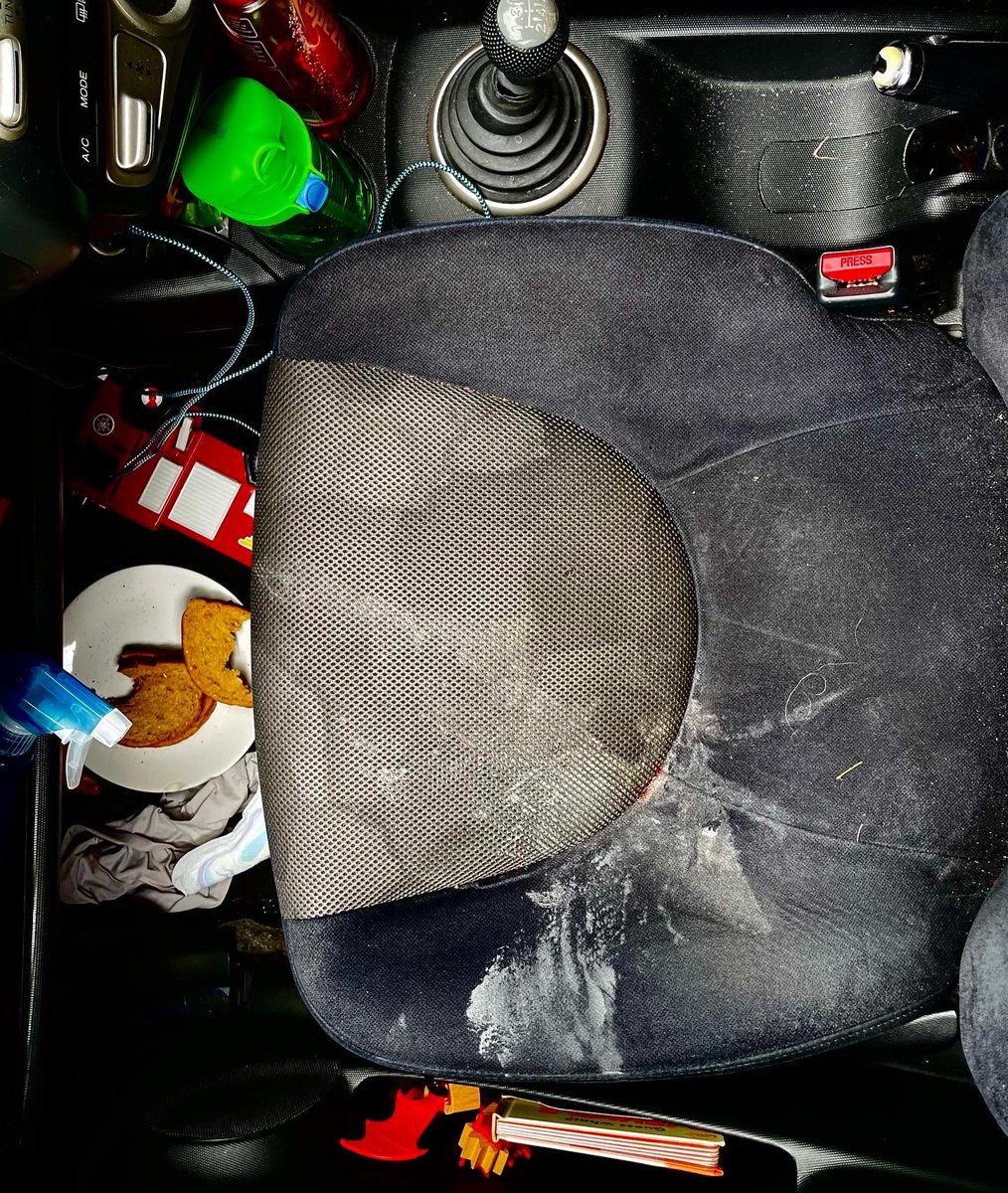BeaHaines's tweet photo. A week ago I gave birth to my son at 60mph in the passengers seat of my old Honda Jazz on the way to hospital. Despite the circumstances, it was the most magical experience of my life. Paying a little homage to Tracey Emin’s ‘My Bed’, I thought I’d photograph the aftermath….. https://t.co/0v65oth8C8