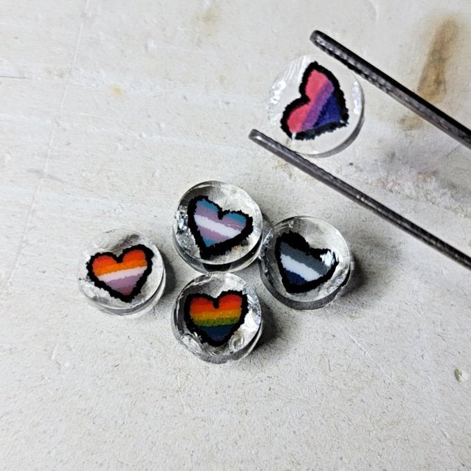Murrini canes of the pride hearts I made are available on my website if you melt too! Link in my bio<a href="/tag/pride"class="tags"><span>#pride</span></a><a href="/tag/glass"class="tags"><span>#glass</span></a><a href="/tag/gay"class="tags"><span>#gay</span></a><a href="/tag/bisexual"class="tags"><span>#bisexual</span></a><a href="/tag/bi"class="tags"><span>#bi</span></a><a href="/tag/lesbian"class="tags"><span>#lesbian</span></a><a href="/tag/trans"class="tags"><span>#trans</span></a>