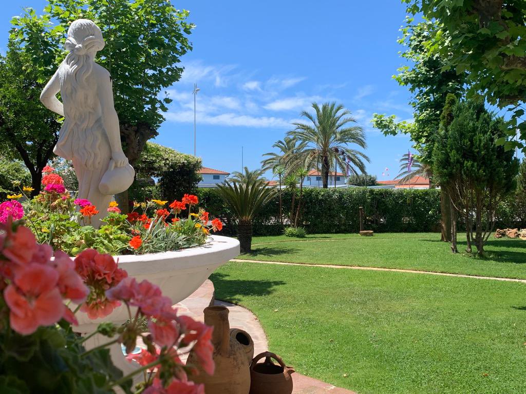HotelBixio's tweet photo. #hotelbixioversilia #garden #9giugno2022 #fairybday https://t.co/JlIzfAegHw