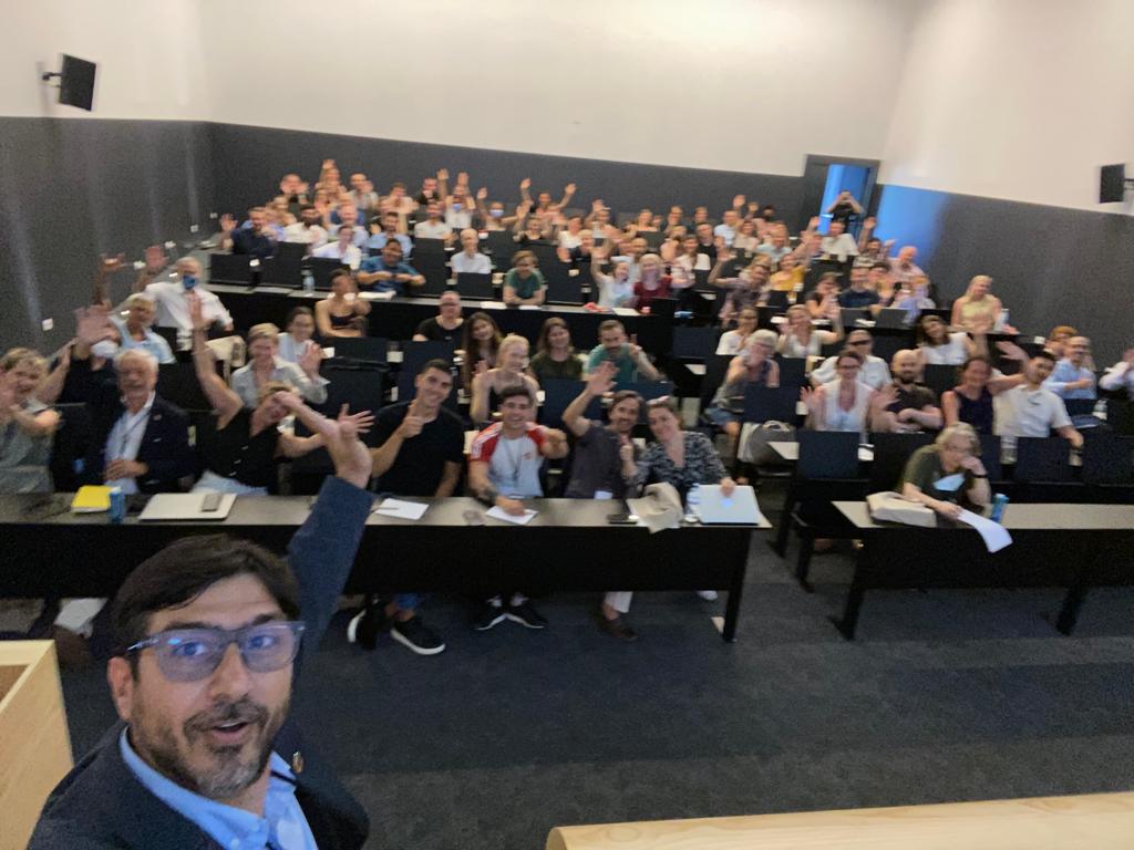 Great picture with the audience when talking about the influencer role of PE teachers when improving self-efficacy <a href="/incluye_T/">Incluye-T</a> training for Inclusion at #EUCAPA22. <a href="/eufapa/">EUFAPA</a>. <a href="/cidumh/">CID (UMH)</a>, <a href="/MotorControlUMH/">Aprendizaje y Control Motor</a>