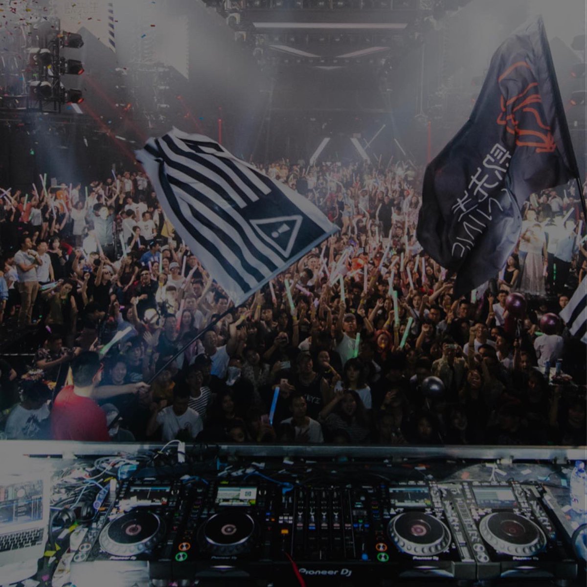 Experience the high life while you live it with a community just like you. 

From sensory live events to hot spot hangouts. Indulge in luxury and become part of our exclusive club. 

We would like to celebrate our partnership w/ <a href="/FLOSSTRADAMUS/">FLOSSTRADAMUS ⚠</a> by highlighting his custom BUDS #PFP