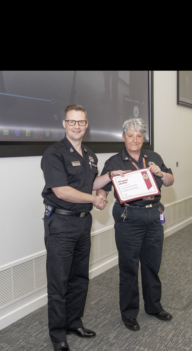 Absolute honour to present Group Commander Brenda Gillan QFSM with her retirement gifts today and thank her for 30 years of incredible Service within OC. An outstanding and vastly experienced officer, she will be sorely missed.  Enjoy your retirement Brenda. 👏