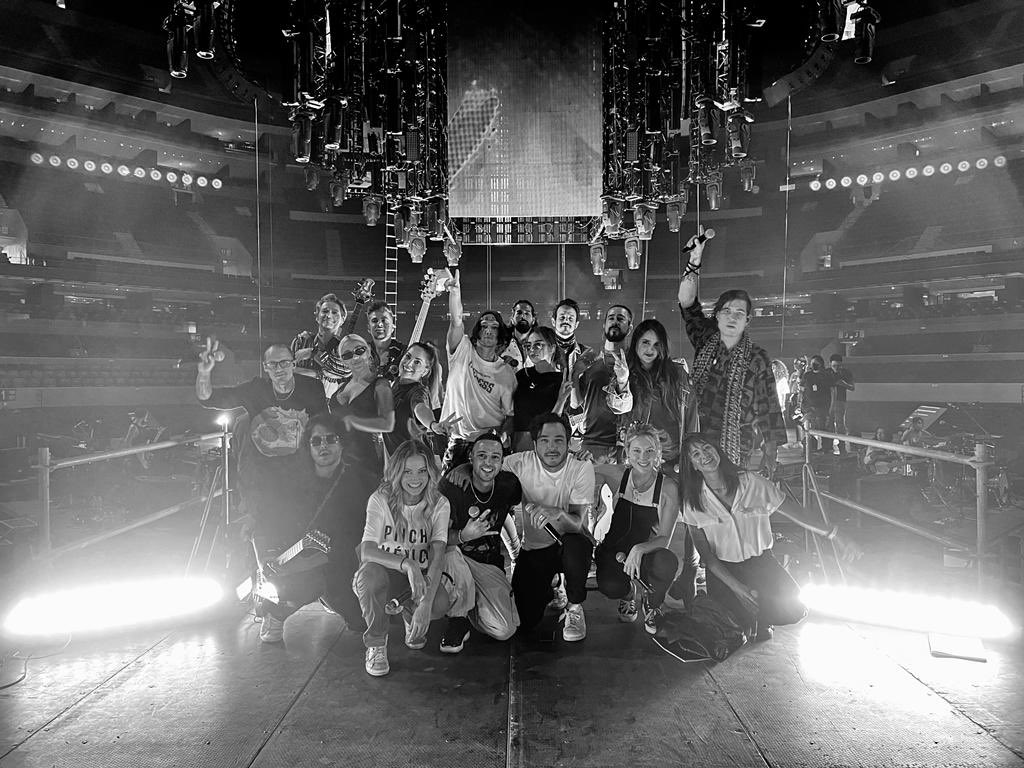 2000sPopTour's tweet photo. ¡Estamos a punto del ARRANQUE!🔥
• Último ensayo antes del GRAN ESTRENO #2000sPopTour • 🔊 https://t.co/2MISasTUaE