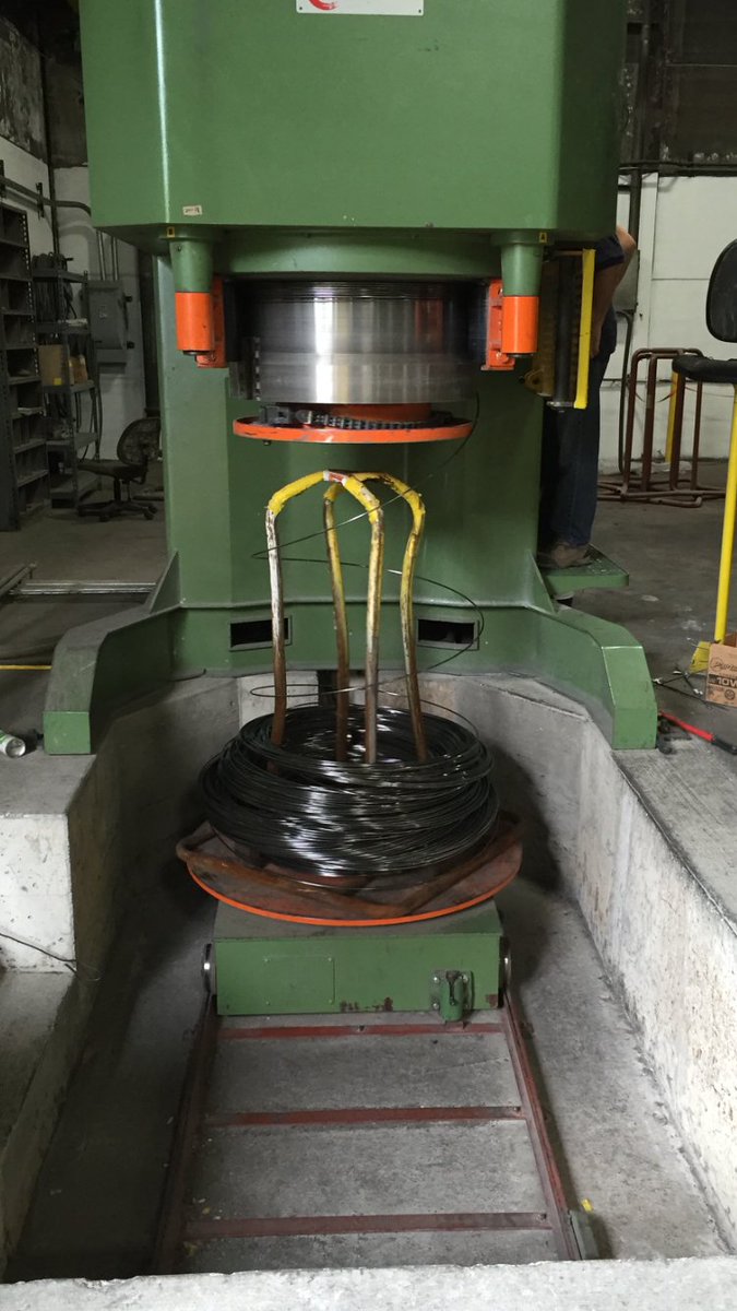 krehersteel's tweet image. making some wire! #fasteners #wireform #automotivesupply #infrastructure  #steel #carbon #alloy #wire #coldheading #forging #americanmade