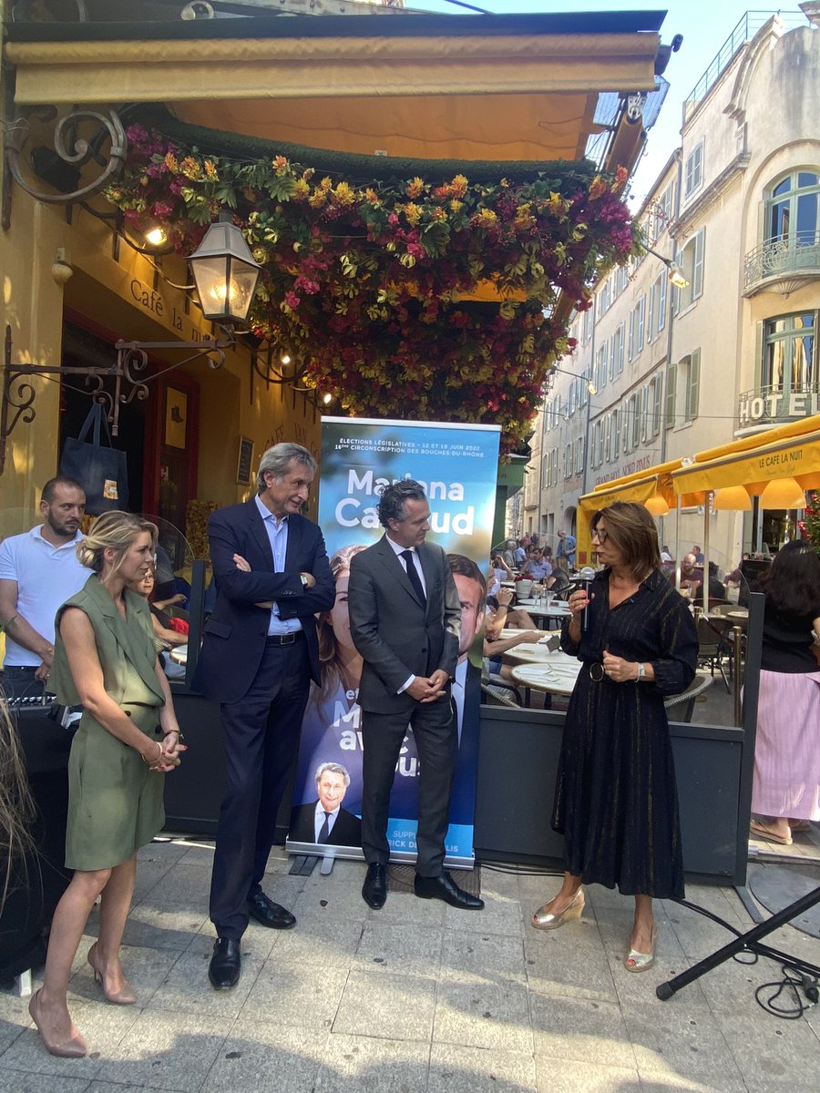 HorizonsArles's tweet photo. ⚪️Horizons Arles continue la campagne au côté de @CaillaudMariana et de son suppléant @CarolisPatrick .

🔵 Ce soir, encore des soutiens forts avec la visite de @ChristopheBechu ,ministre des collectivités territoriales et secrétaire general d @HorizonsLeParti et @MartineVassal https://t.co/JqNQuiuZ0U