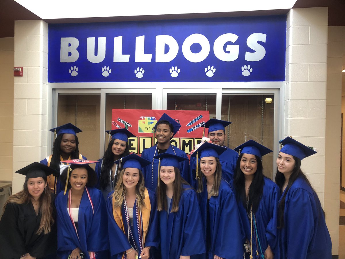 LynMarsilio's tweet image. Yorkshire Bulldog’s first “Walk of Honor” #PWCS2022 We are so proud!!