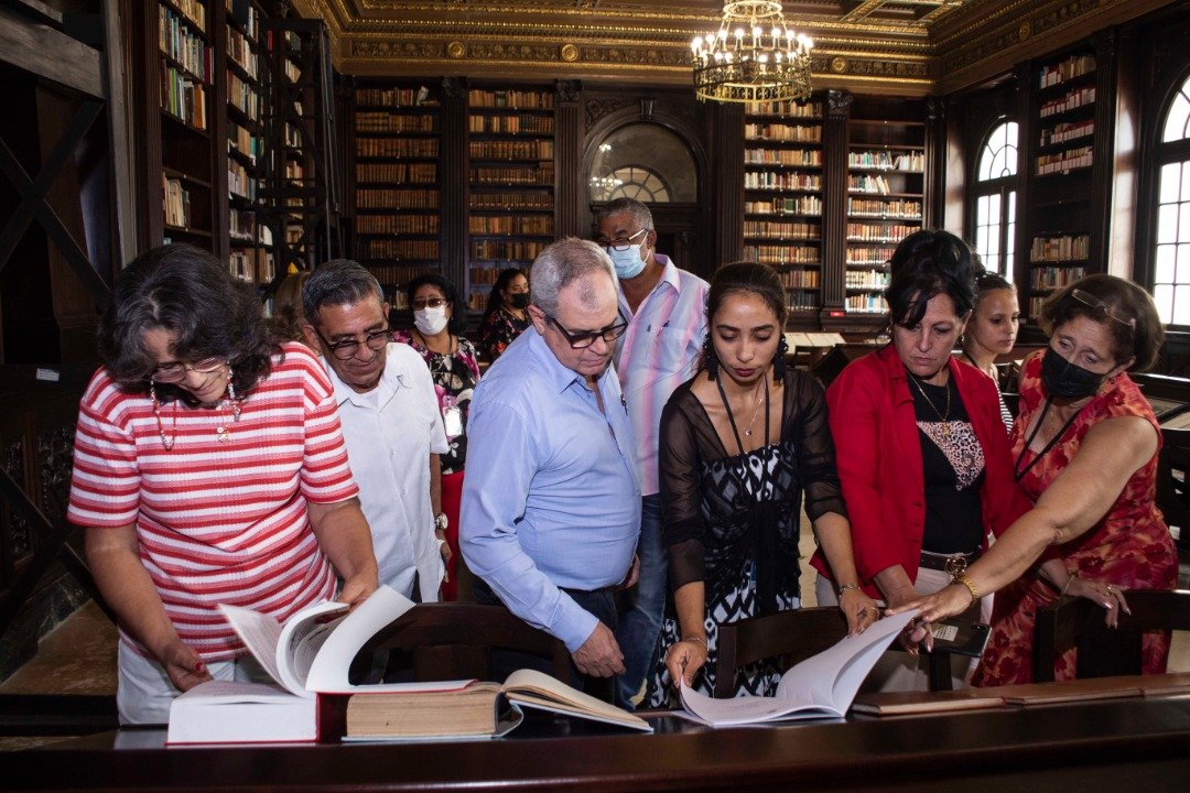 1/2 Un encuentro para rememorar, para proyectar el futuro, para pensar #Cuba. 

#BibliotecaParlamentaria