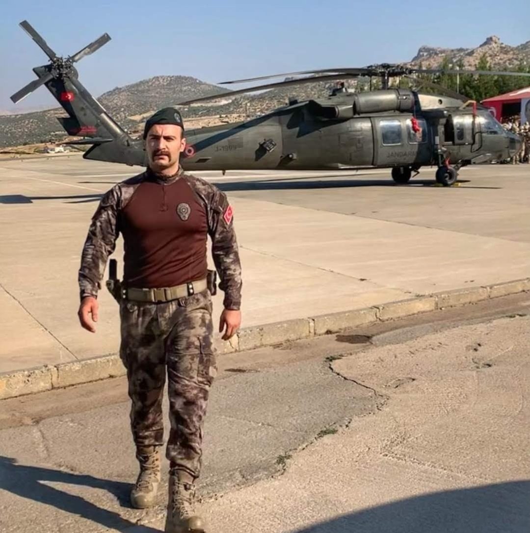 DilanYlmz_1's tweet photo. Canımın, kanımın, en değerlimin, kuzenimmin intiharına sebep olan herkesin Allah belasını versin!! Biz ailesi olarak susmuyoruz, Devlet büyükleri de susmasın!! 
#EmniyetteMobbingVar https://t.co/MDdOqjTZK9