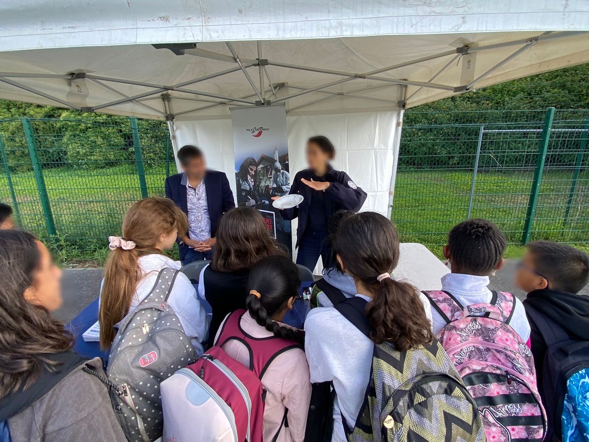 RaidAventureRAO's tweet photo. Aujourd'hui notre dispositif #Prox était à @VilleVillepinte. Une journée de rapprochement #PolicePopulation #jeunes à laquelle les #policiers du @RaidAventureRAO et  #UPREC de @PoliceNationale, #PoliceMunicipale, @PompiersParis et agents de la #SUGE de la #SNCF étaient présents https://t.co/1Rbb3VBsqU