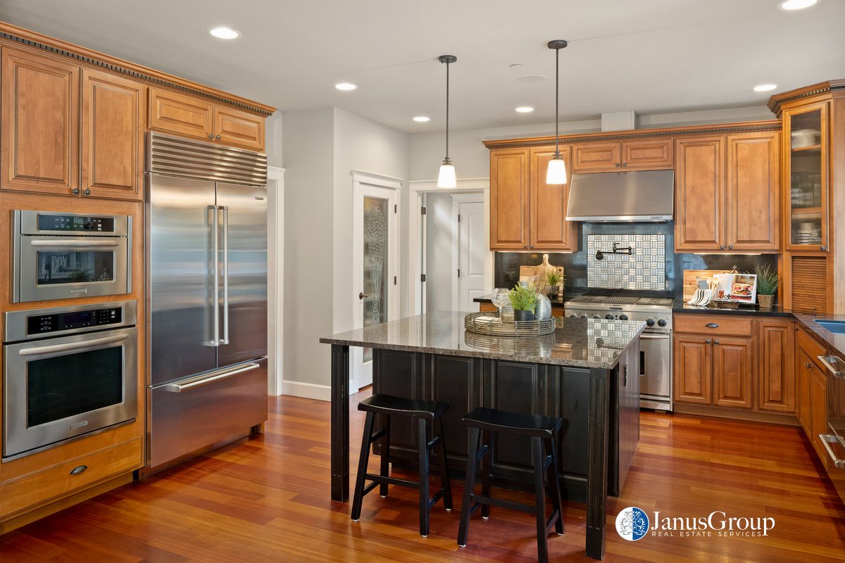JanusGroupRE's tweet photo. 🚀 NEW LISTING!
🏡 Sophisticated Rambler In Yarrow Point
🌲 3/4 of an acre lot with spacious yard, fire pit area, shed
👩‍🍳 Outdoor kitchen on large concrete patio
📍 Leafy green street in Yarrow Point, minutes to Bellevue amenities
#bellevuewa #seattle #seattlerealestate https://t.co/fdjdOzFLPG