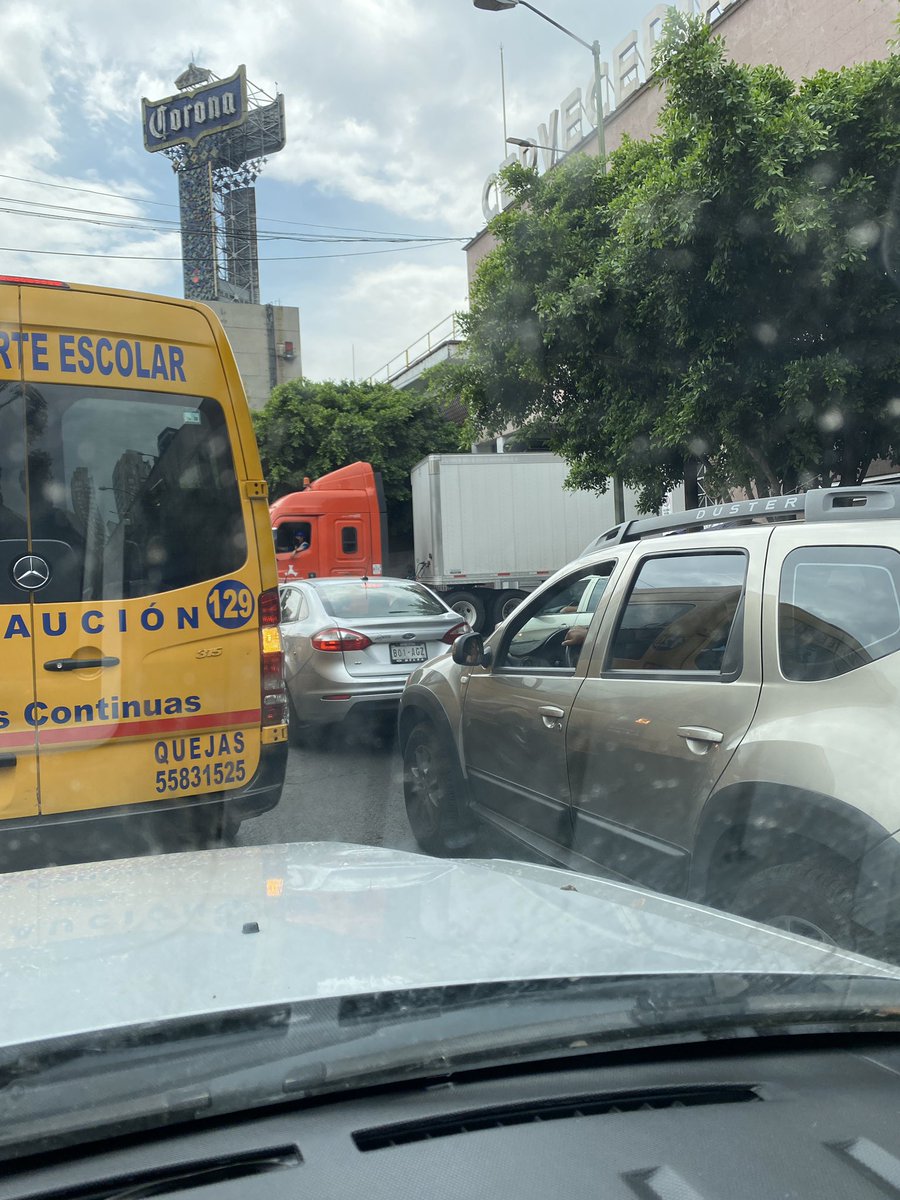 Como siempre los dueños de las calles…
<a href="/GrupoModelo_MX/">Grupo Modelo MX</a> dos trailers obstruyendo por completo Lago Alberto en la hora más critica.
<a href="/MHcesac/">MH CESAC</a> <a href="/OVIALCDMX/">OVIAL_SSCCDMX</a> <a href="/UCS_GCDMX/">Unidad de Contacto del Secretario SSC CDMX</a>