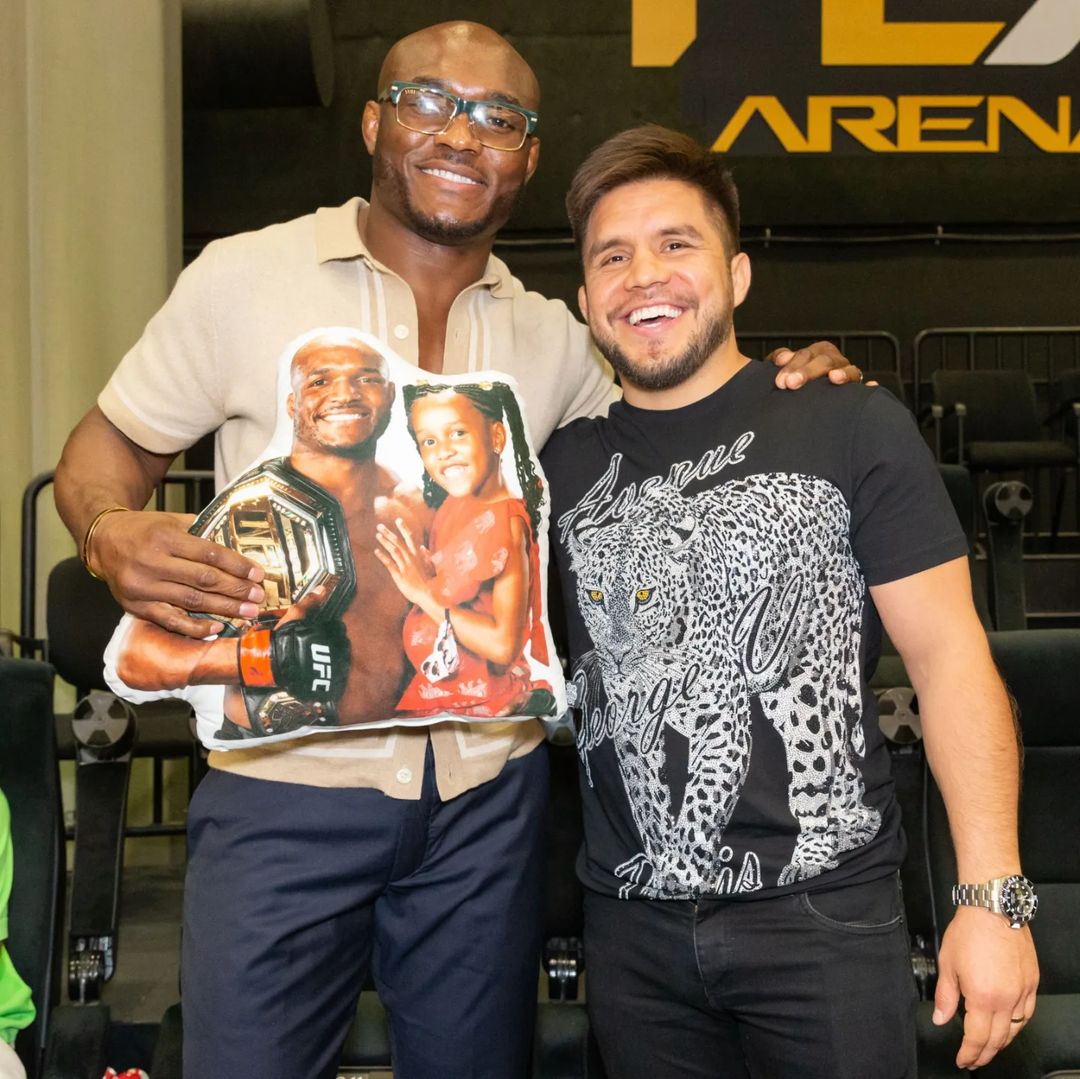 EagleFightClub's tweet photo. ππππ ππππππ ππππ
@HenryCejudo had some gifts for @TeamKhabib and @USMAN84kg before the taping of the #EagleFC47 pre-fight show
Who got the better present?
@thatpillowguy https://t.co/QoB4rAM1nX