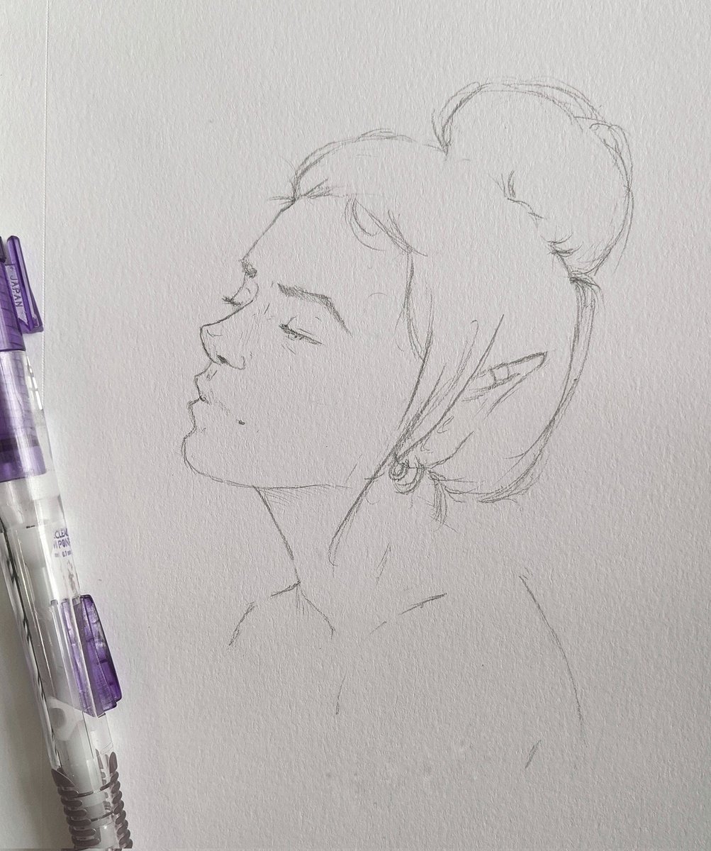 mooslatte's tweet photo. Just a quick warm up sketch 🫠

#art #arttwt https://t.co/JJ6CdXc40Q