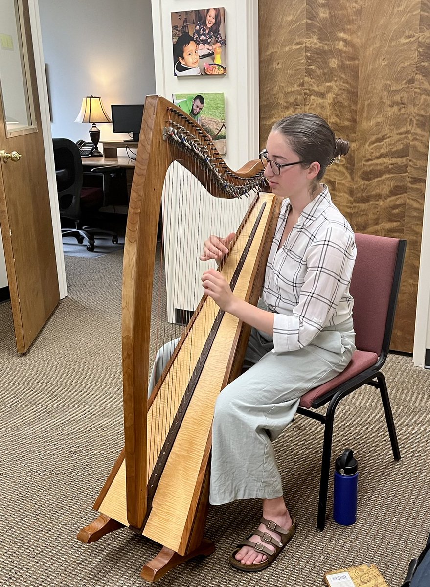 SBHS senior Ava played beautiful Celtic music on her harp for our ⁦@VTFN⁩ open house this afternoon ⁦@pburkevt⁩ #grateful