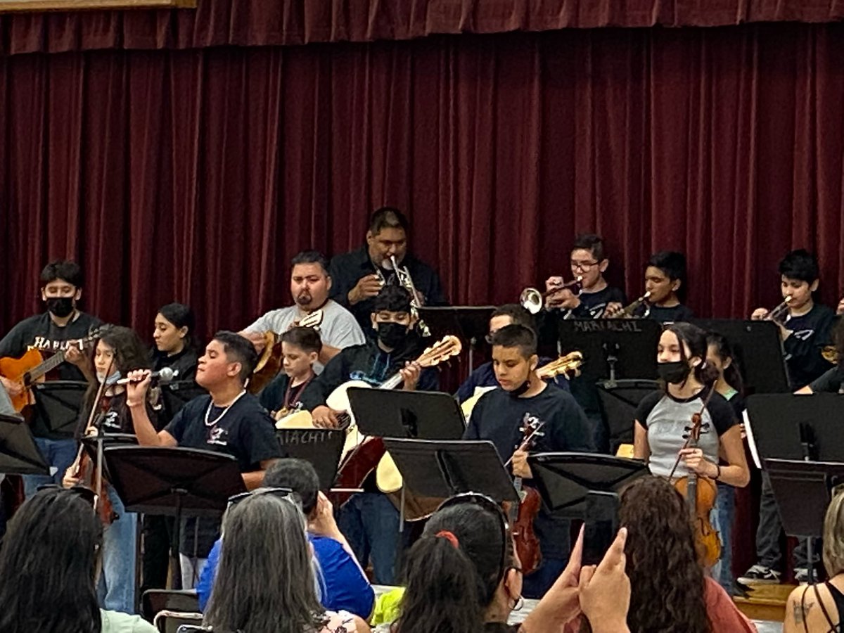 swisd_mca's tweet photo. What a way to start the summer! Our mariachi campers learned 4 songs in 4 days and put on a quick concert to end the week.  #WeAreSW #RootEd #GoPublic #PuttingInTheWork #AlwaysSinging 🎤 🎶 🎵 https://t.co/W6vJqsKw5H