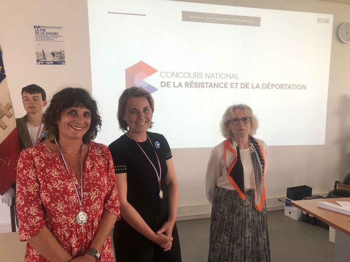 MAGEREDavid's tweet photo. #EC56 participe à la remise des récompenses aux élèves lauréats du Concours National de la Résistance et de la Déportation 🇫🇷 au lycée Sainte Anne/Saint Louis de Sainte Anne d’#Auray. Bravo aux lauréats. Merci aux enseignants. https://t.co/5v3yf7tYat