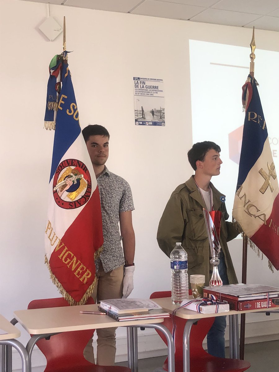 MAGEREDavid's tweet photo. #EC56 participe à la remise des récompenses aux élèves lauréats du Concours National de la Résistance et de la Déportation 🇫🇷 au lycée Sainte Anne/Saint Louis de Sainte Anne d’#Auray. Bravo aux lauréats. Merci aux enseignants. https://t.co/5v3yf7tYat