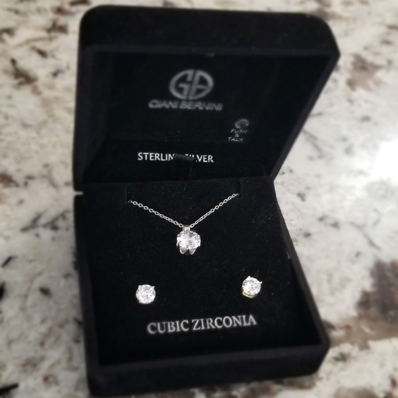 So good I had to share! Check out all the items I'm loving on <a href="/Poshmarkapp/">Poshmark</a> from <a href="/goodbuy257/">GOODBUY257</a> #poshmark #fashion #style #shopmycloset #connectedwoman #nike #gianibernini: posh.mk/9UvIgFqcJqb