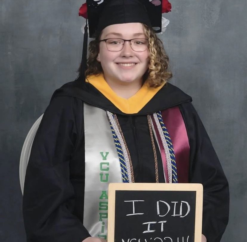 Spotlight on one of our amazing alumni! Reilly Battease (‘19) recently graduated from Virginia Commonwealth University, finishing her bachelor’s in three years! She just started her master’s in Clinical Psychology and we couldn’t be prouder to call her a Sponsor a Scholar alum!
