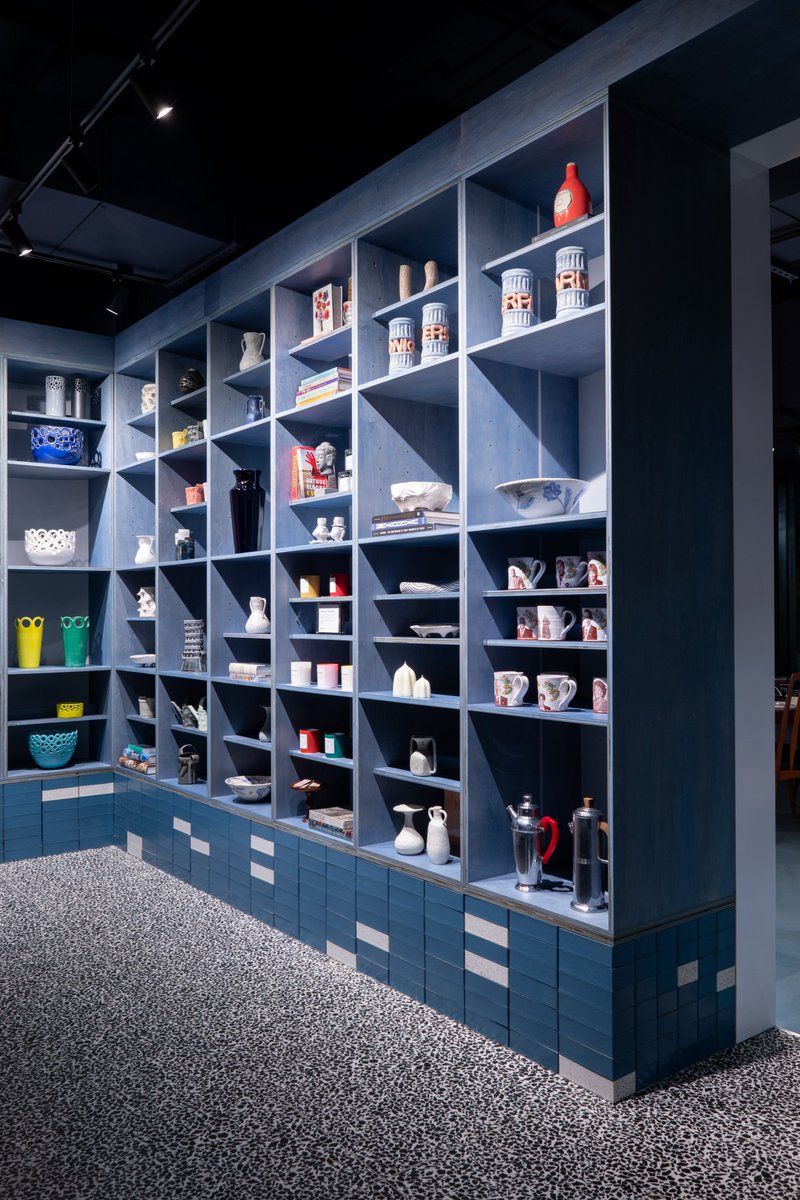 CeramicsOfItaly's tweet photo. 2022 #TileCompetition Commercial Honorable Mention // A.MANO is a modern home goods store in Brooklyn with an interior program that reflects founder Sergio Mannino's dual heritage: Italian radical design and American minimalism. #CeramicsOfItaly #TileCompetion2022 https://t.co/dfXeDwOyTn