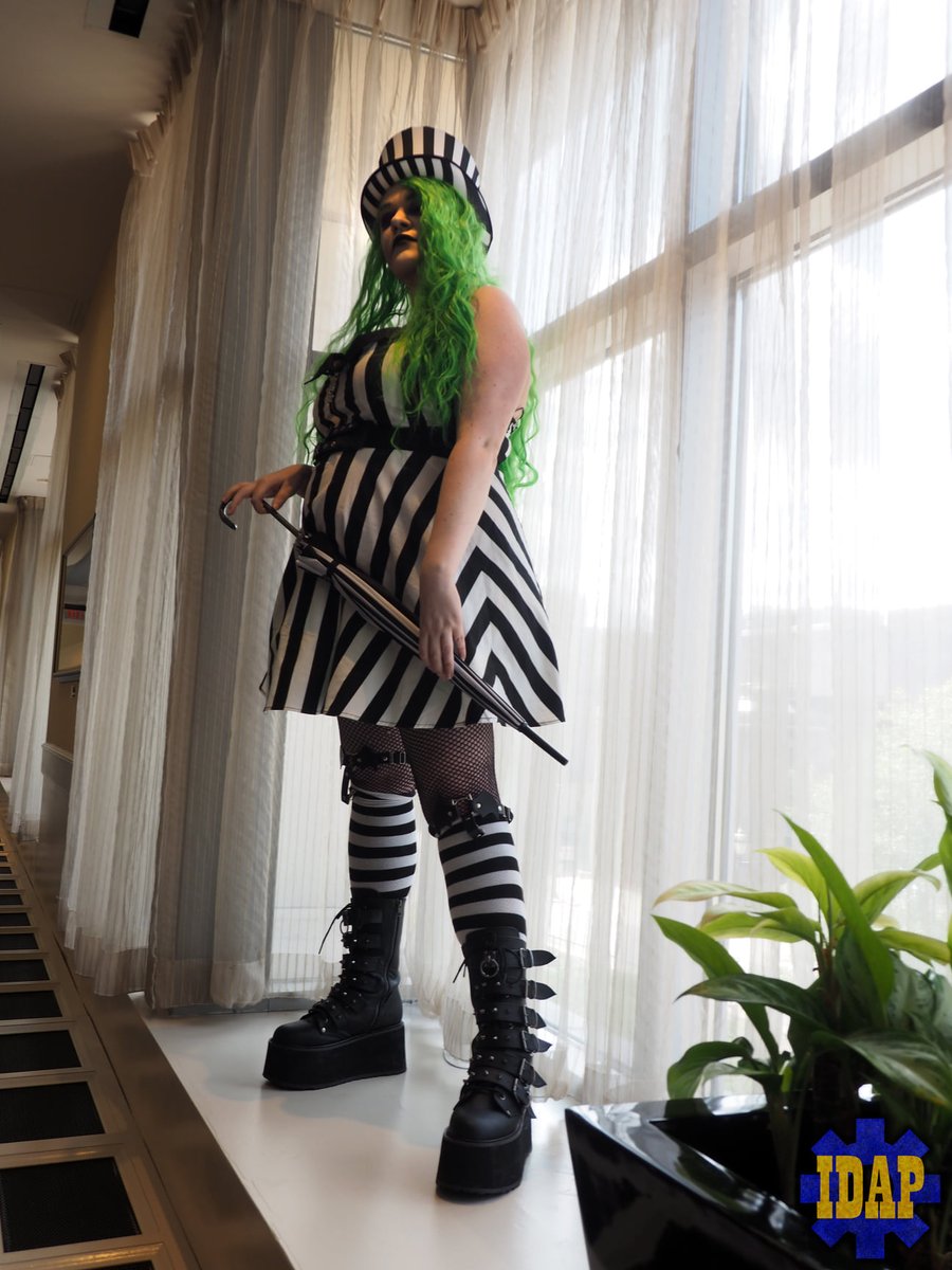 PixieBell15's tweet photo. June means my convention season is here! I can't wait to do all the shoots!Like my wig? Its an amazing quality for less than $50 and come in a HUGE selection of colors. Check it out here! https://t.co/CZMDwTr0JX #cosplay #goth #modeling https://t.co/TPK3okCsPS