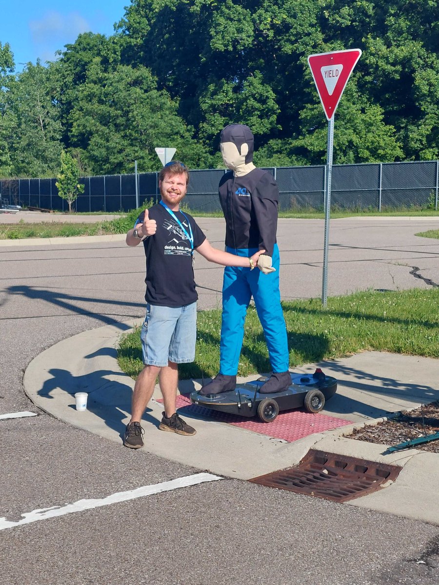 Our #autonomousdriving #perception cart: Cereus Polaris will need to detect this guy (not Ned) tomorrow during the last live event of the <a href="/SAEIntl/">SAE International®</a> #AutonDriveChallengeII #Letsgohuskies!