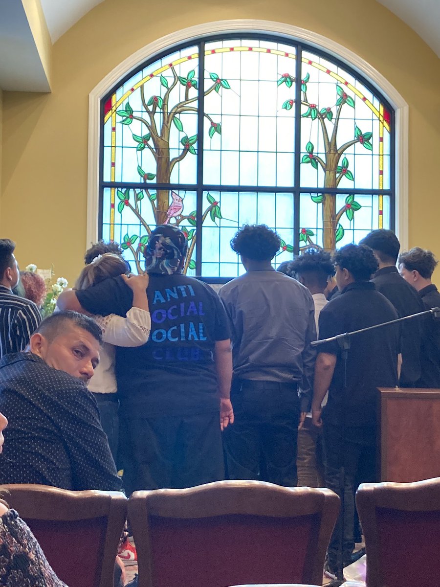 PatCothamMeck's tweet photo. Another @CharMeckSchools funeral today of a 17 year old from Harding University High School. Tragic loss of a young life. Devastated family and crying teenagers came together to mourn. @HuntersvilleGOV #GodPleaseHelpUs #endTheViolence https://t.co/E6eEH6u4AG