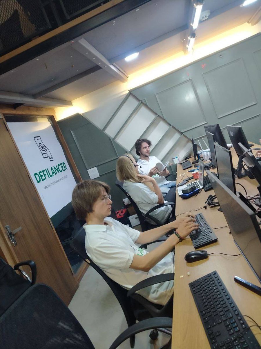Gems_1000x's tweet photo. #BSC #BNB #BSCGEM #Metaverse #WEB3
#BNB raised & still moving forward what an amazing hype #Defilancer
#SAFU team with amazing Vision,next #100xgem
https://t.co/wyqlbPwSxm https://t.co/GqRdL5SDM8