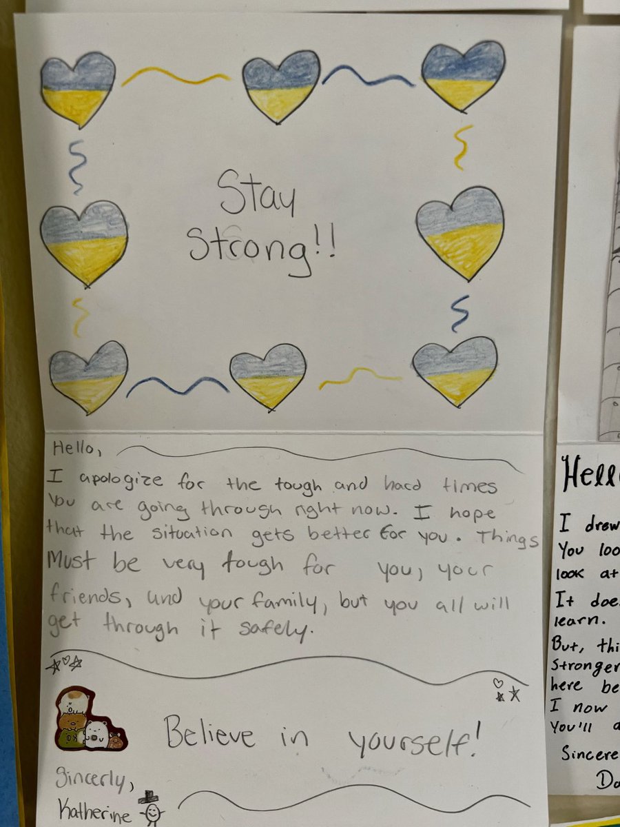 UNICEFUSA's tweet image. As part of a school-wide #ProjectKindness, students at Eastern Middle School of @MCPS are showing support for kids in Ukraine with #PostcardsOfPeace and fundraising. Messages like “stay strong” decorate cards to be sent to #Ukraine and surrounding refugee-hosting nations.