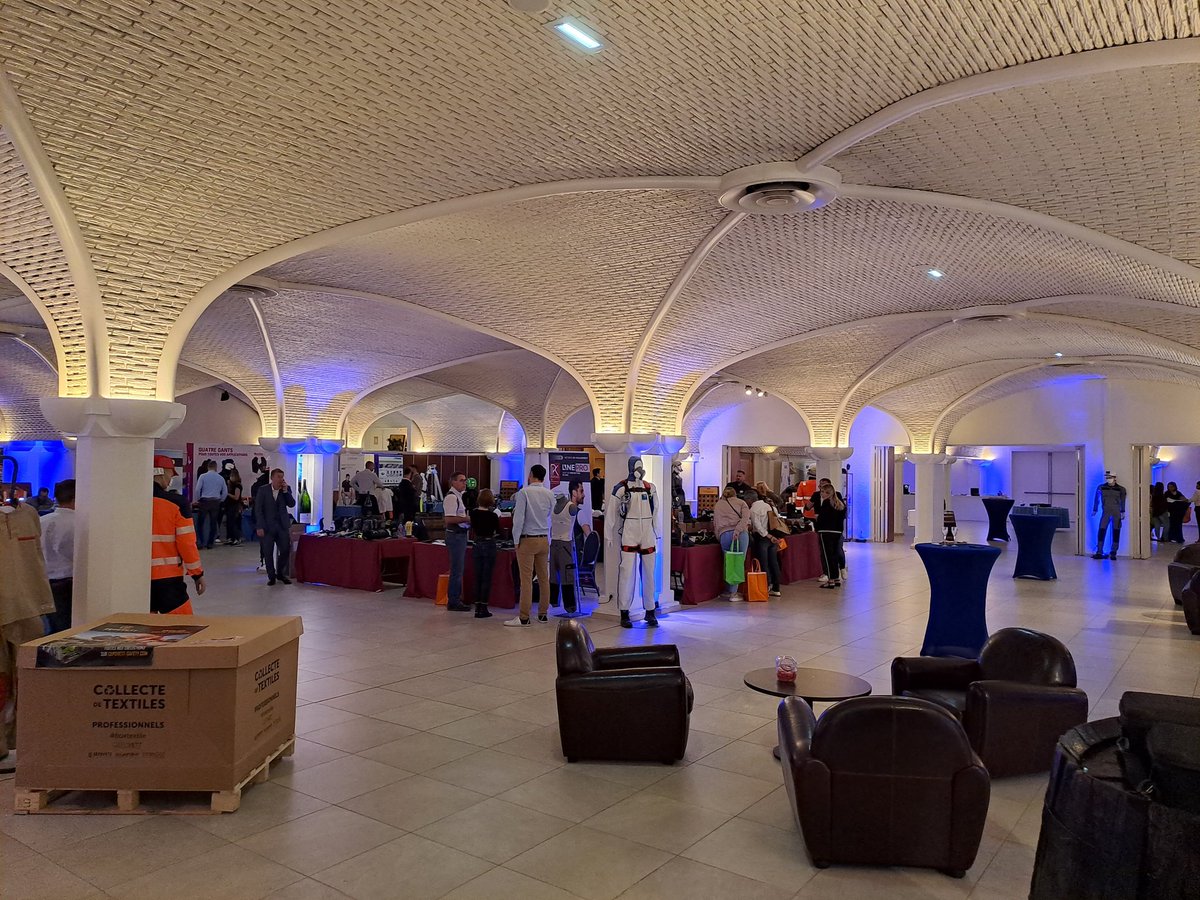 yannvelly's tweet photo. Cette journée des EPI innovants et RSE, organisée par le #GroupeRG, a permis de découvrir le concept #RGreen pour impulser et accompagner la transition progressive des métiers de la protection individuelle au travail vers un modèle plus responsable. Salon très réussi ! #sécurité https://t.co/zqBu9srBNM