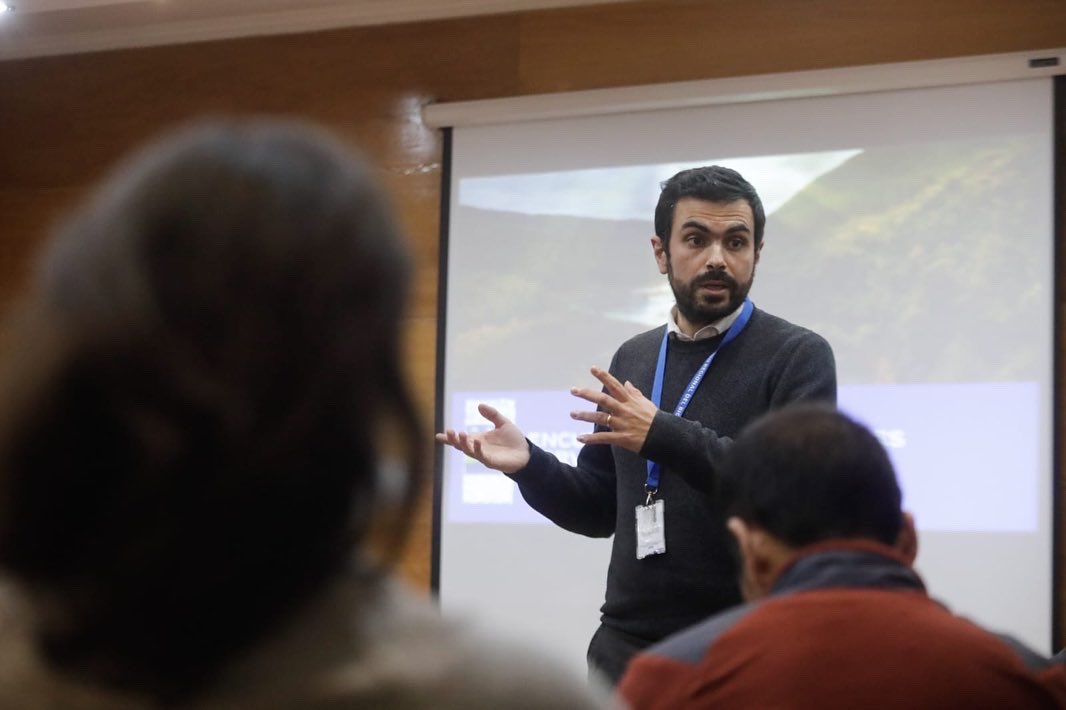 gorebiobio's tweet photo. ✨ @acme_simon, jefe de división de Desarrollo Social y Humano, expuso para profesionales de la Fundación @superarpobreza, de @serviciopaisbio, quienes conocieron en detalle, el trabajo que se realiza en el Gobierno Regional. https://t.co/7CgTHyFpq7