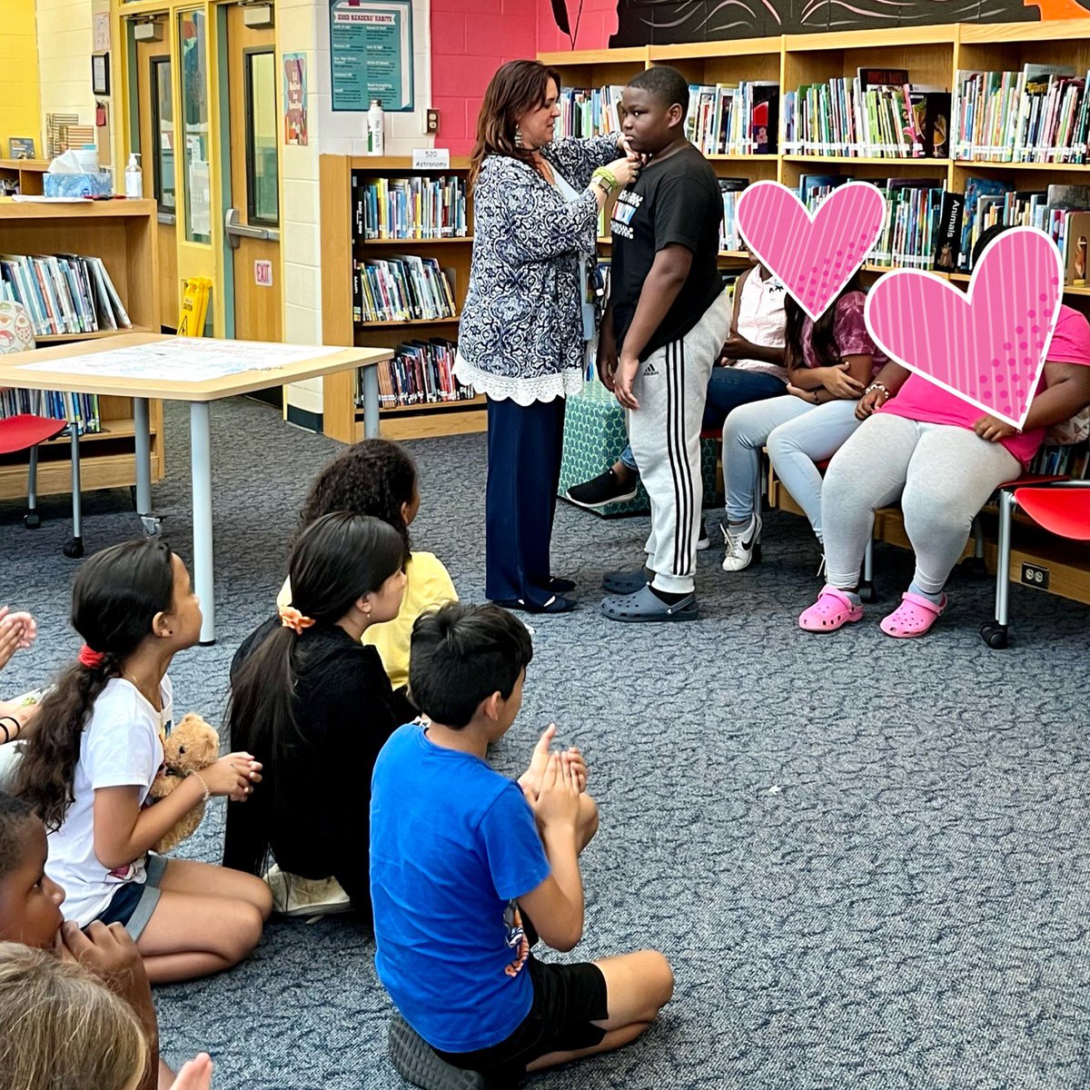 MECME_School's tweet photo. Green Bee celebration today! First upโฆ5th grade pinning ceremony! Congratulations to all our 3rd, 4th and 5th grade Green Bees! Your service is invaluable to our environment! #MECMEbuzz https://t.co/7oU0jocKWf