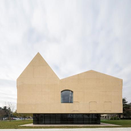 dezeen's tweet image. 10 architecturally impressive medical facilities from across the globe:
dezeen.com/2022/02/04/hos…