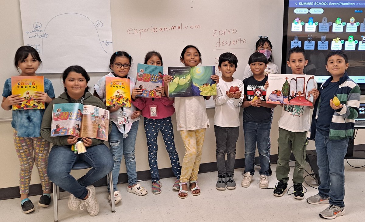 Denissemrr021's tweet image. Reading about fruits, made us hungry, so we tried some. Mr. Leger trying &quot;tuna&quot; (cactus fruit) for the first time,he liked it. We had some dragon fruit, guava, apples and bananas.  #readingandlearning
#summerschool
@ClevelandISDTX