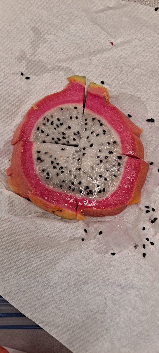 Denissemrr021's tweet image. Reading about fruits, made us hungry, so we tried some. Mr. Leger trying &quot;tuna&quot; (cactus fruit) for the first time,he liked it. We had some dragon fruit, guava, apples and bananas.  #readingandlearning
#summerschool
@ClevelandISDTX