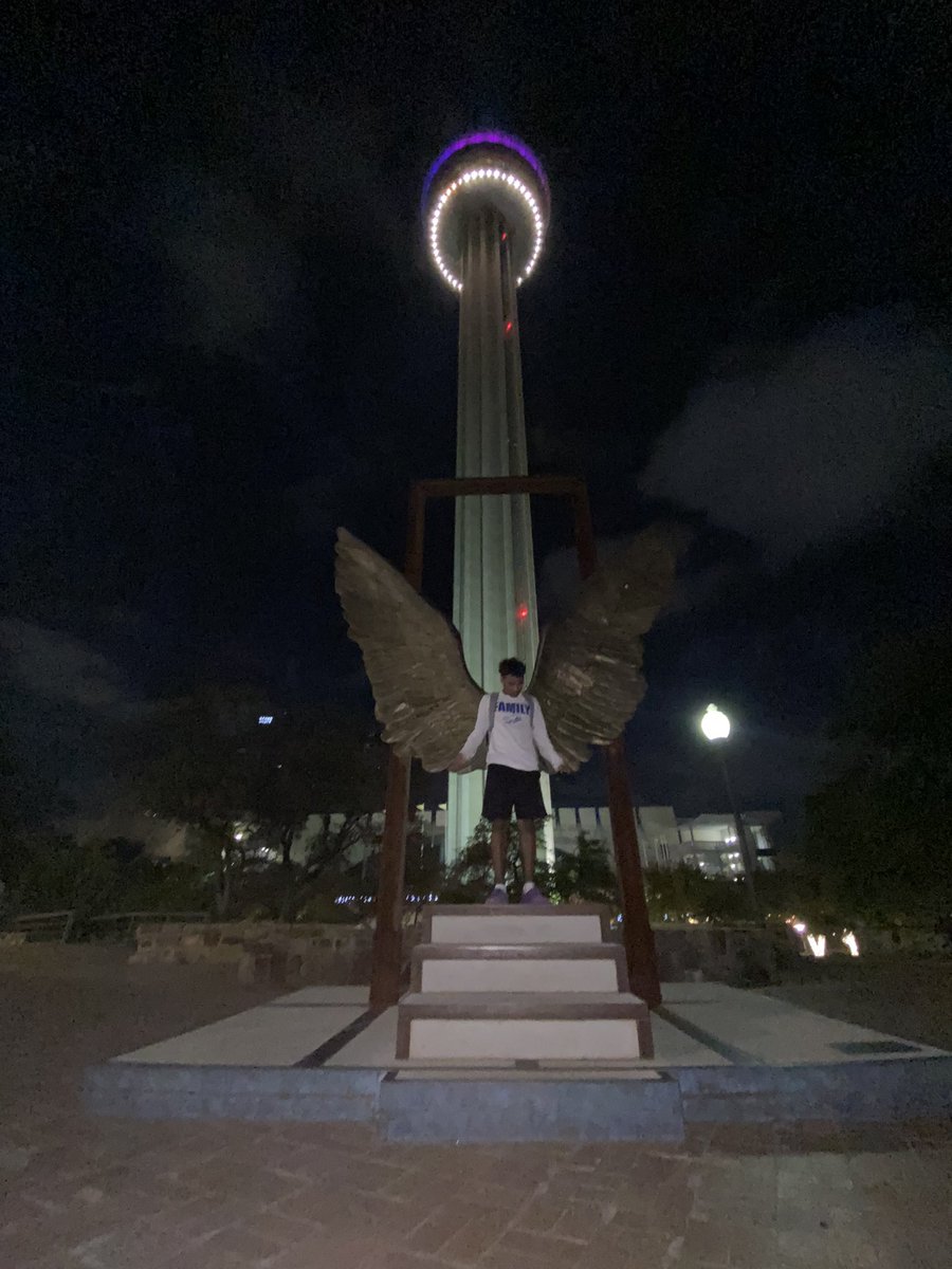 L_lifeforreal's tweet photo. downtown at 2AM is a vibe 🫶🏽 https://t.co/dIGxzeV4Cy