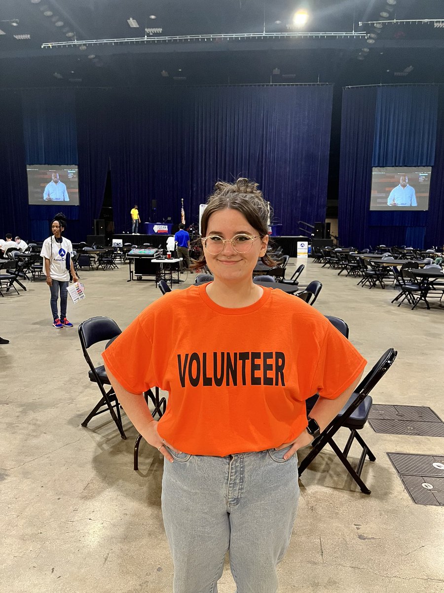 UISGPSI's tweet photo. Today Myra and OGIP GPSI Intern, Jocelyn Fluker, did some recruiting at the Serve Illinois Commission National Service Summit! They met a lot of great individuals and even ran into two GPSI Interns; Claire Starling and Ajay Cherukuvada! https://t.co/7MqoS4721W