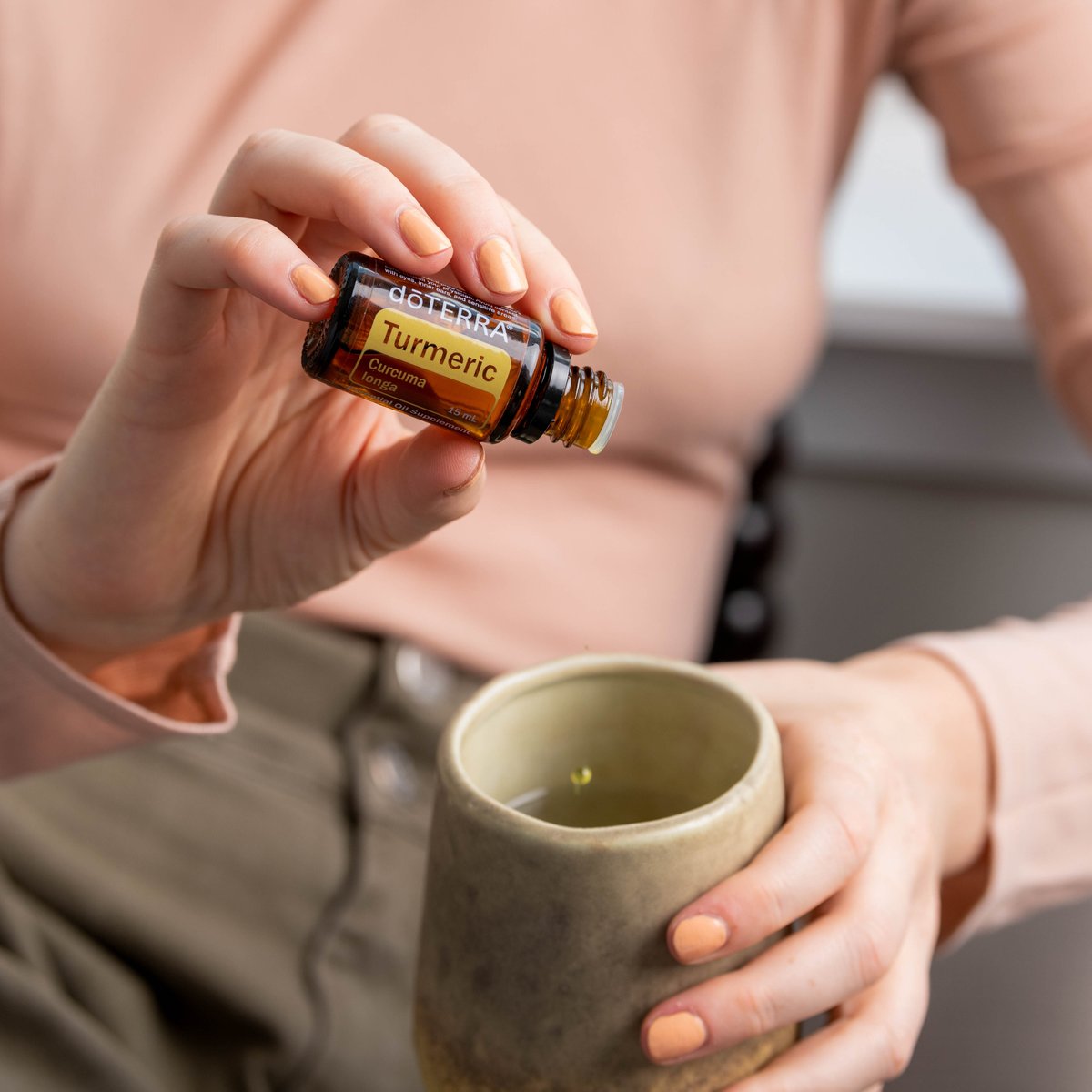 doterra's tweet photo. Golden, warm, earthy. How would you describe Turmeric? 💛 https://t.co/pTtVCYp0z1