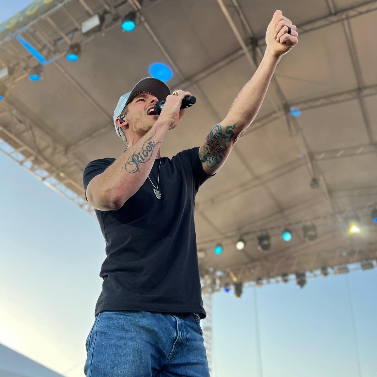 Granger Smith Daily on Twitter "Last night at Happy Harry’s RibFest in