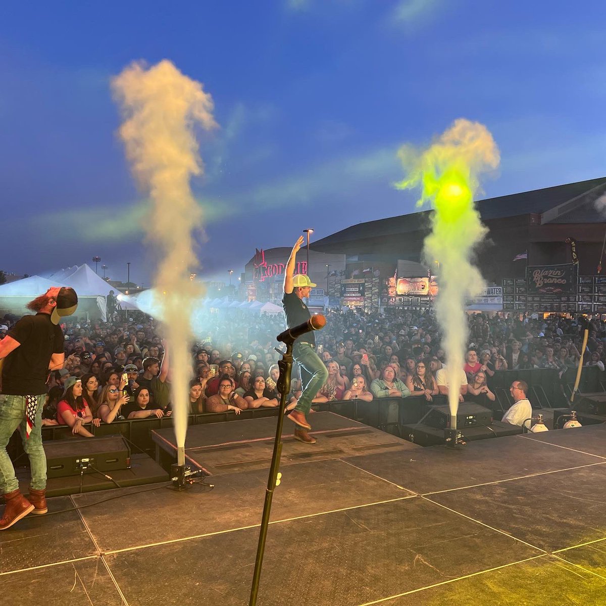 Granger Smith Daily on Twitter "Last night at Happy Harry’s RibFest in