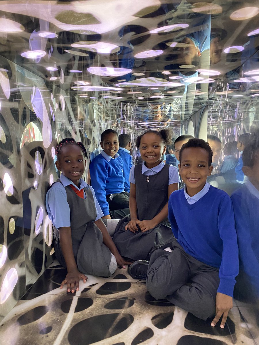 MissMurray2324's tweet photo. We had such fun at the science centre today 🧬👩‍🔬🧑‍🔬 @stmarysmaryhill  @gsc1 https://t.co/Ngjce1GgSF
