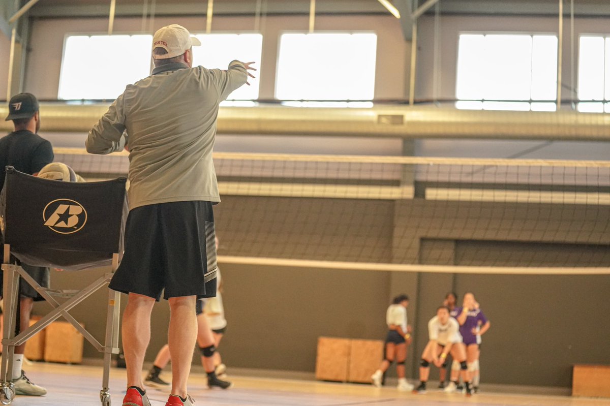 It’s always a blessing to have one of the nations best Volleyball Coaches lead us through skills. Until next time Coach 👊 
.
#BullittVolleyballAcademy #BelieveTheHype <a href="/texastechvb/">Texas Tech Volleyball</a> <a href="/usavolleyball/">USA Volleyball</a>  <a href="/aauvolleyball/">AAU Volleyball</a>