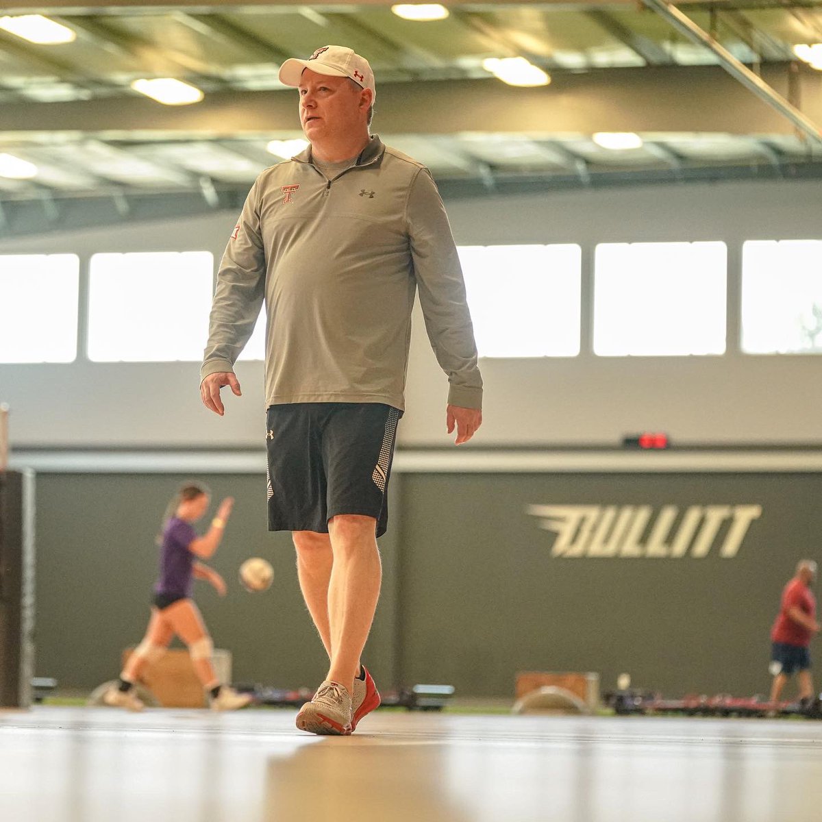 BullittVBA's tweet photo. It’s always a blessing to have one of the nations best Volleyball Coaches lead us through skills. Until next time Coach 👊 
.
#BullittVolleyballAcademy #BelieveTheHype @texastechvb @usavolleyball  @aauvolleyball https://t.co/1Zoos2vYG3