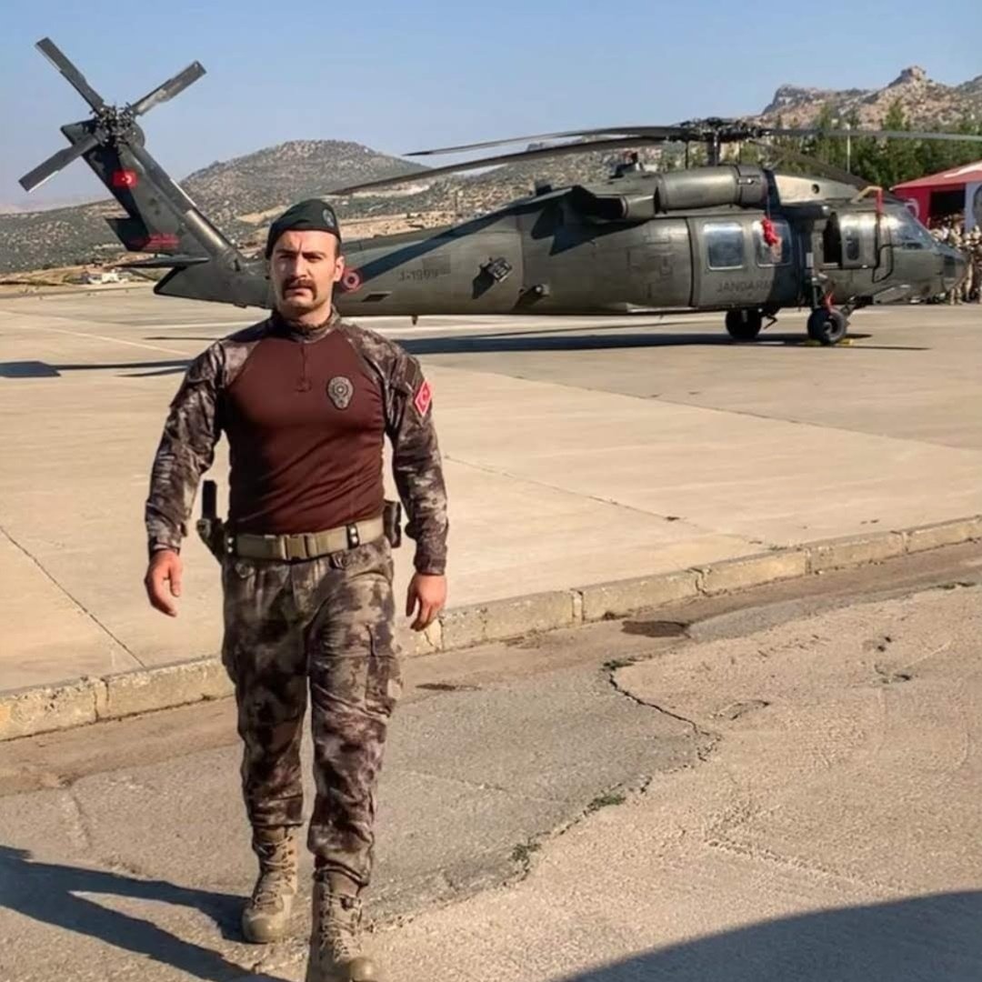AsilTrk32's tweet photo. Kpss'den Yeterli Puan, Ön Sağlık, Fiziki Yeterlilik Parkuru, Sözlü Mülakatı Geç! Tam Teşekküllü Hastaneden Beden ve Ruh Bütünlüğü Raporunu Al, Polis Okuluna Git, Tekrar Tam Teşekküllü Hastaneden Sağlam Raporu Al! Mesleğe Başlayınca Polis İntihar Ediyor Çünkü #EmniyetteMobbingVar https://t.co/0GtrGZAu73