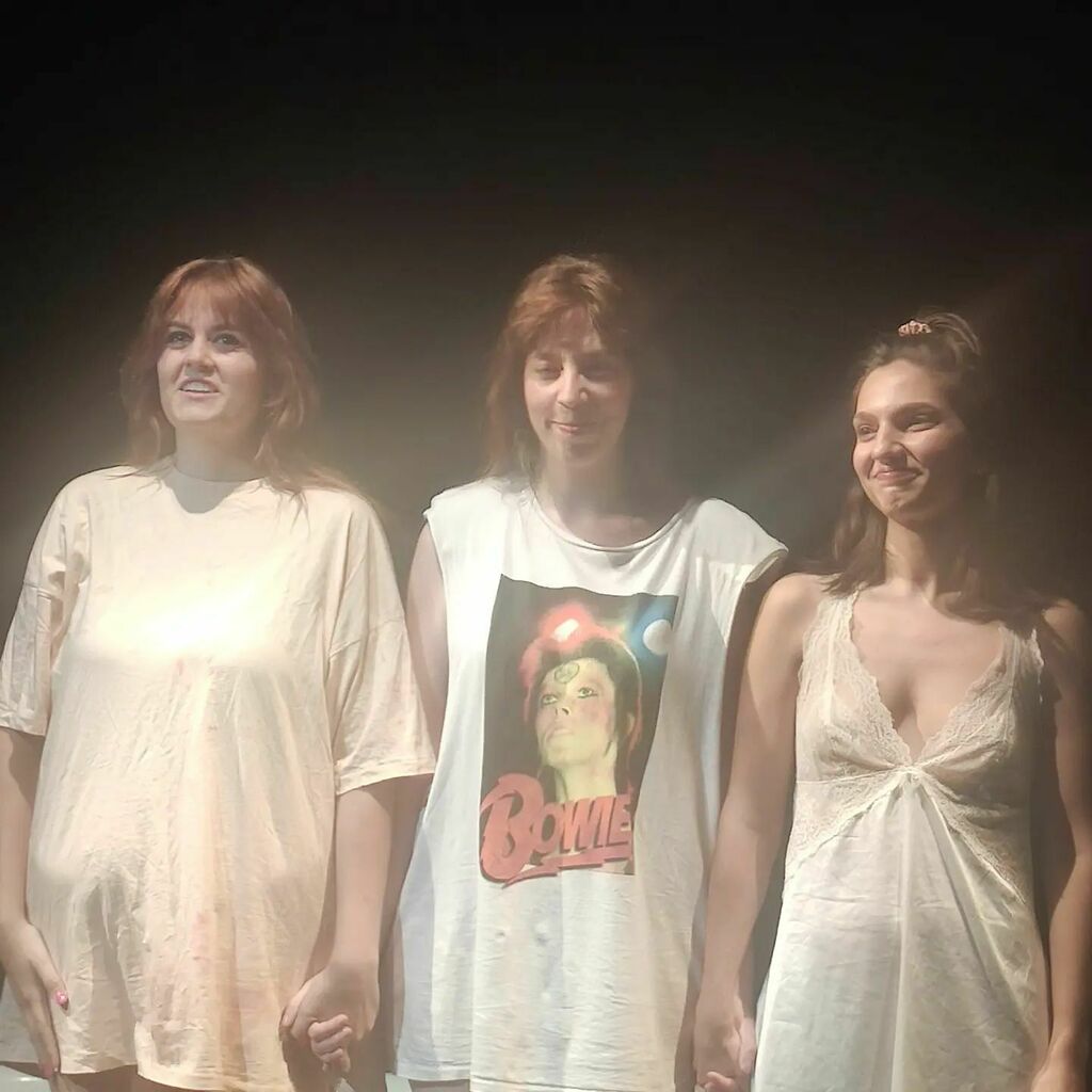 lanicolass's tweet photo. #lowlevelpanic @salafenix @cialesllunatiques Els anys 80 semblen llunyans, però la por, la inseguretat, el masclisme, el poder... Han arribat intactes fins avui.
@espectaculosbcn #teatre #teatro #platea #barcelona #omplimelsteatres #llenemoslosteatros #… https://t.co/p5TPRePLMk https://t.co/a9VZv4yWF9