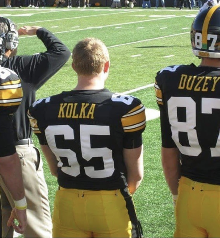 NolanOwenLS's tweet photo. THROWBACK THURSDAYโช
St. Charles' very own:
RYAN KOLKA!!
Ryan was determined to play college football, and at @HawkeyeFootball no less! โซ๏ธ๐ก
He both walked-on to the team and was a member of the INSIGHT BOWL team in 2011!!
#LongSnaper https://t.co/KgUqxtYtWW
