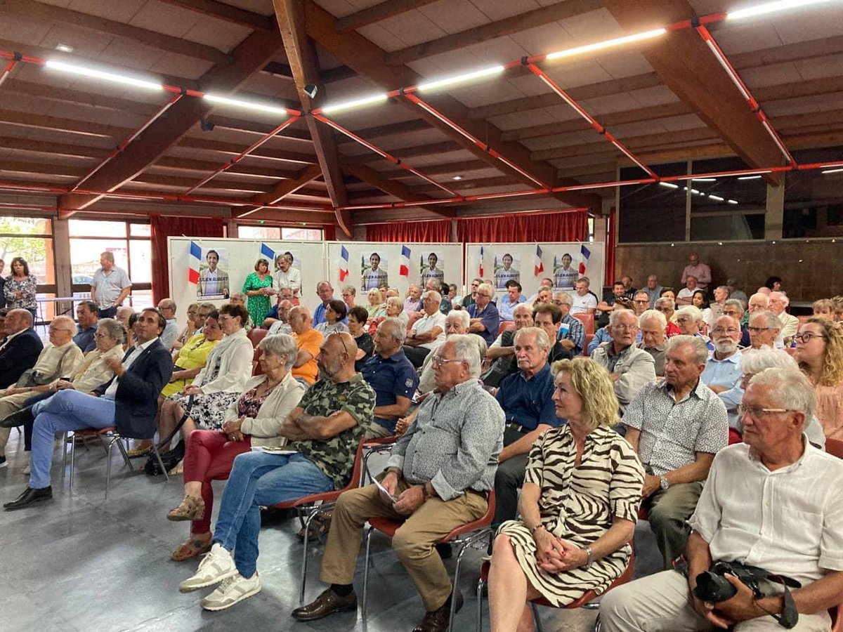 Troisième et dernière réunion publique avant le premier tour à #Caromb en présence d’une centaine de personnes venues des communes alentours. #legislatives #Legislatives2022 #circo8405 #vaucluse