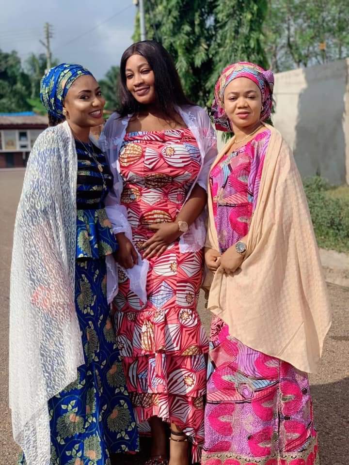 nehad_nasar's tweet photo. "Queens like mother, sister, friend yeah that's true beauty reward" https://t.co/k2IExXO5UB